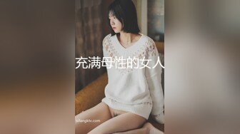 騷女友穿上黑絲高跟對著鏡子要看我怎麼干她的，國語對白