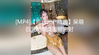 大学校园看到的漂亮学妹 一路跟踪尾随她上厕所 果不其然人美B也美