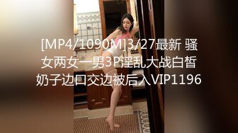 《极品CP魔手外购》坑神潜入某单位女厕实拍超多漂亮小姐姐方便，前后位逼脸同框，各种性感诱人毛毛逼 (16)