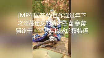 抄底两个漂亮美眉 黄裙美女吃的好香 我只能看你性感小屁屁减馋了 有吃的就蹦蹦跳跳差点把我镜头踢坏