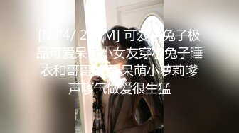 对白淫荡，极品大长腿完美身材阴钉骚女【金秘书】12月私拍，火锅店上桌道具发骚 (1)