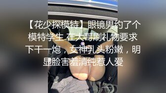 直接闯入商场女厕 多角度偷拍 马尾辫妹子的多毛小黑鲍