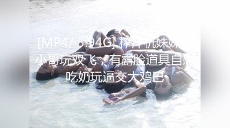 《魔手外购》CP大佬巅峰神作！蹲守公园、街边公厕跟踪露脸拍全身在闯进女厕隔板缝中拍私密处行云流水胆量超大4K原画 (1)