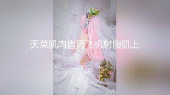 骚逼老婆，没有玩具玩，拿个果汁瓶子也能自慰，真服了！