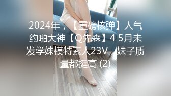 妹子全裸躺在床上自慰自己的小逼逼