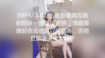 极品柔嫩的小美女【咀迷人】坐在阳台看风景，一边玩弄小粉穴，挤奶还在发育的乳房，清新的娇喘声 不知隔壁能听吗