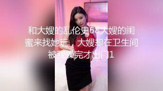 房东偷窥一家三口吃喝拉撒都在一屋里的打工家庭妈妈给坐在浴盘的女儿搓澡