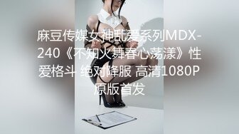 【丰乳肥臀气质新人御姐】一头长发漂亮，翘起大屁股丁字裤，张开双腿揉穴，近距离特写更是诱人