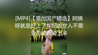 素颜妹子肉肉微胖，童颜巨乳丰满可人，主动展,示美粉粉鲍鱼着实诱惑