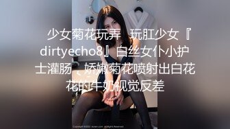 渴望肉棒深情跪舔 一对天然美乳迷人眼