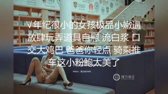 等小空姐洗澡，享受朦胧美