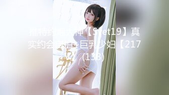 [MP4/ 1.07G] 逼里塞着大黑牛，嘴里叼着假鸡巴，还玩肛交把18CM的大鸡巴插到了屁眼儿里！