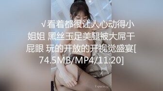 偷偷溜进女厕所，本想创造条件拍脸，无奈拍不到，只好从底下伸进去冒死拍，被女的胸：干嘛你是哪个？