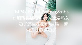 美女模特外拍泳装走光