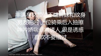 买了很多玩具调教清纯脸女友，表现高兴点，表情不满意我就抽你耳刮，女友吓坏了，郁郁不闷继续被凳子插着小淫穴！