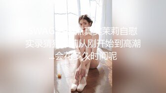 美女抱着奶子在床上玩自拍