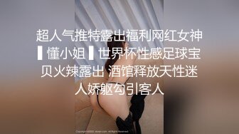 老夫老妻的性生活和谐，花样搞得蛮多嘛，还买AV震动棒给老婆享受，边吃大鸡巴边自慰！