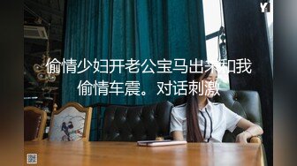 对着镜头一层层的把衣服脱下