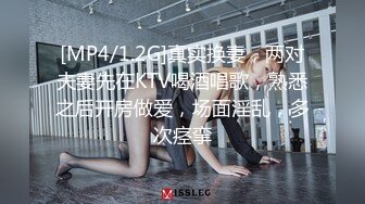 苗条贫乳美少妇，酒店里面被推倒无套啪啪后入操逼