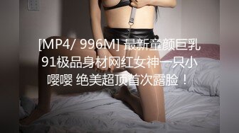 某办公楼厕所门板下看两个妹纸真嫩啊