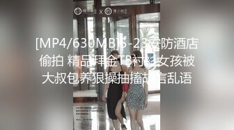 合租房冒死在门帘上小洞偷窥对门的美女洗澡