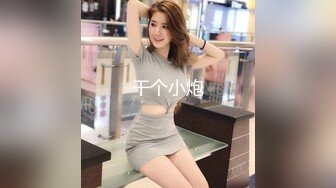 眼镜帅哥操后入操女友，无套女上位打桩操穴特写小蝴蝶逼