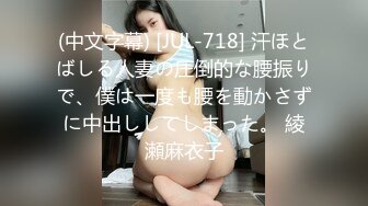 老婆一边看手机一边口