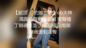 大學妹光潔大腿跟和漏出的衛生巾讓人瞬間充血