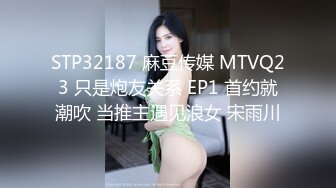 颜值美女！换上情趣装厕所诱惑！翘起屁股掰开骚穴，没人操骚逼磨蹭桌角，叫起来超级骚水很多