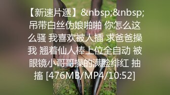 商场女厕偷拍 长的还不错的短发美女的小黑B