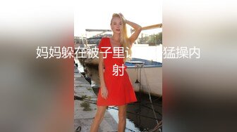 洞中偷窥楼下刚怀孕的小嫂子洗澡澡