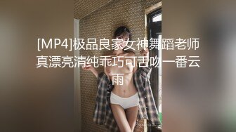 纯天然爆乳极品女神！连体丝袜圆润美臀！翘起对着镜头摆弄，一对奶子诱大又软，震动棒插穴