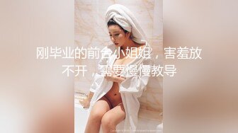 黑网丝伪娘 啊啊舒服 扒着大长腿 撸着小仙棒 被小哥哥后入输出