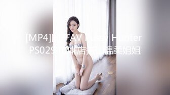 大哥出门做生意嫂子一个人在家她的杯子里下点药 终于可以好好玩玩嫂子的小黑B了