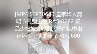 黑丝袜臀浪女友酒店被无套后入