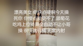 温柔的小少妇深夜伺候大哥激情啪啪，温柔的舔弄弯钩大鸡巴，让大哥多体位无套爆草抽插，射在奶子上舔干净鸡