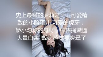 漂亮小妮子来健身房找教练，空无一人后 做点偷偷摸摸的事，口暴吐精笑得好开心！