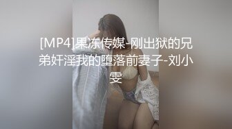 大波浪性感美腿小姐姐！开档黑丝丁字裤，半脱下内裤