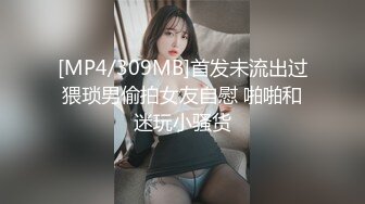 酒吧女厕手电补光连拍三位位美女的多毛小黑鲍