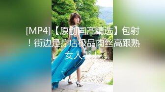 变态公交站台对着美女打飞机