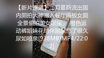 樣子滿可以的美女主播晚上沒穿內褲在天橋玩露出摸逼期間有不少人路過