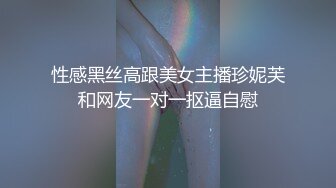 极品身材的小少妇白虎小穴粉嫩多汁，让小哥在床上无套爆草抽插，浪荡呻吟给狼友看特写，压在身下爆草射精