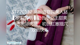 YC商场抄底喜欢拍照绿裙子小女神弯腰抬腿时印花内裤一览无余 (2