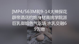 这是哪位瓜友 情趣展大庭广众直接给女主人舔高跟鞋