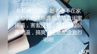 变态男躲女厕偷拍美女上厕所