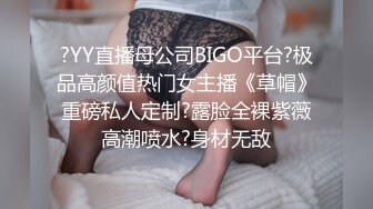 邪恶的房东暗藏摄像头偷拍漂亮美女洗澡刚好看到她的无毛小嫩鲍