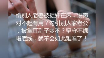 一个闷骚的小少妇全程露脸大秀，情趣装黑丝袜高跟鞋性感诱惑，跳弹塞进逼里自慰呻吟坐插假阳具陪狼友撩骚