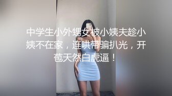 浴室偷拍可爱的表妹洗澡??竟然还偷偷自慰