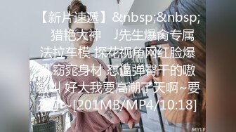 偷拍上大學的姐姐洗澡 邊洗邊聽音樂