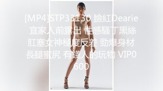 大奶伪娘炸裂3P  撅着肥臀被小哥哥后入 边操边撸体验双倍快乐！